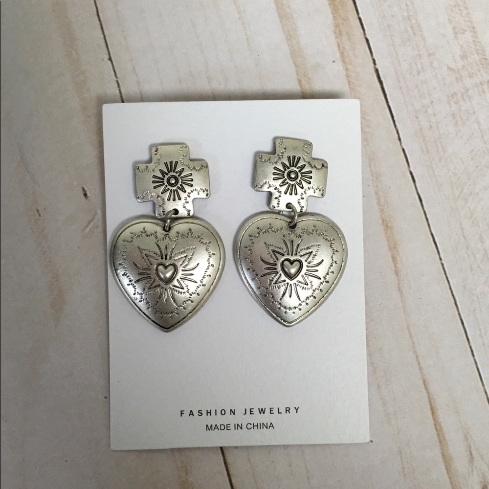 🥰Etched Southwestern Heart Dangle Earrings